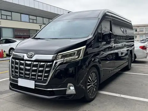 Toyota Hiace 2023 — фото 1
