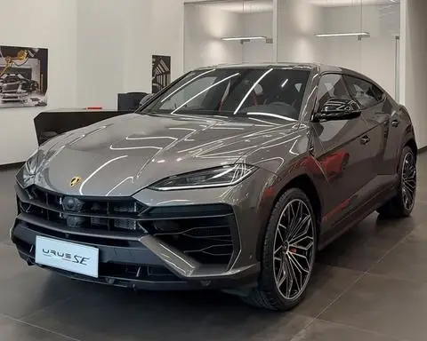 Lamborghini Urus SE 2025