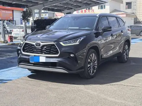Toyota Highlander 2022 — фото 1