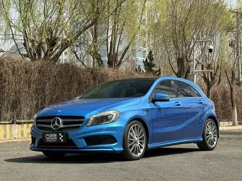 Mercedes-Benz A-Class 2015 — фото 1