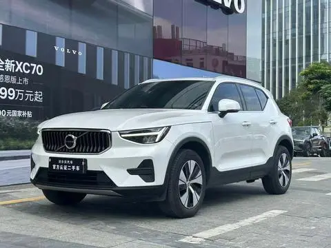 Volvo XC40 2023 — фото 1