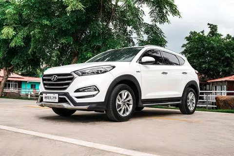 Hyundai 途胜 2015 — фото 1