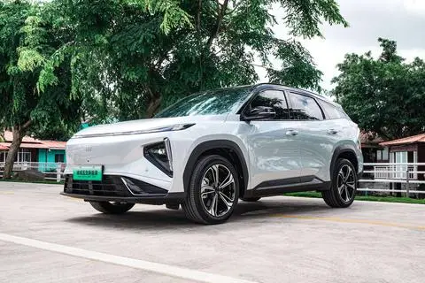 Geely L7 2025