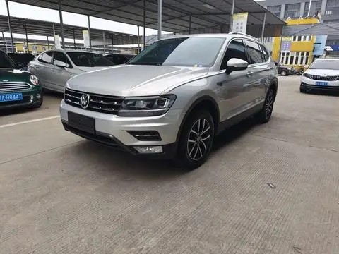 Volkswagen Tiguan L 2017 — фото 1