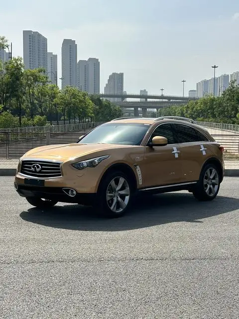 Infiniti QX70 2013