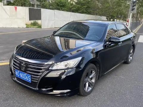 Toyota Crown 2015 — фото 1