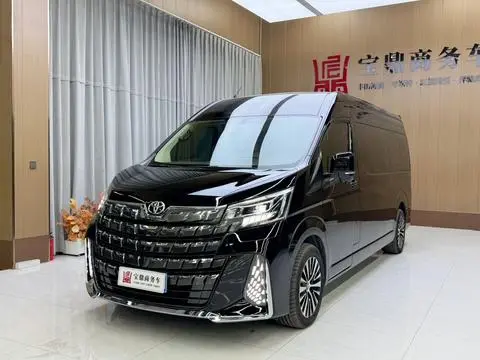 Toyota Hiace 2022 — фото 1