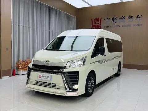Toyota Hiace 2021 — фото 1