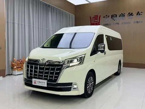 Toyota Hiace 2023 — фото 1