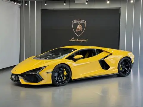 Lamborghini Revuelto 2023