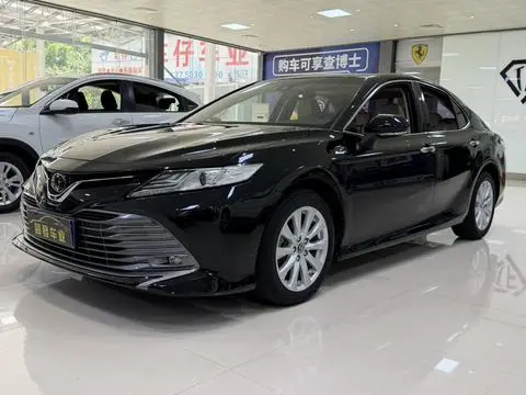 Toyota Camry 2018 — фото 1