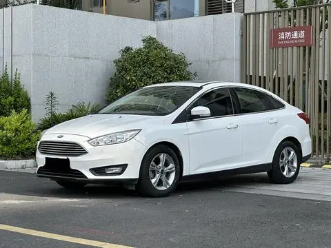 Ford Focus 2015 — фото 1