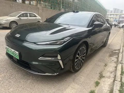 Geely 星耀8 PHEV 2025