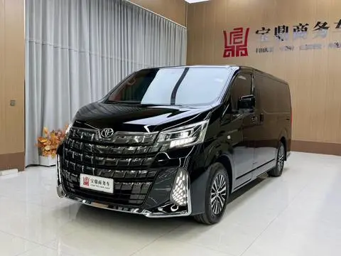 Toyota Hiace 2024 — фото 1
