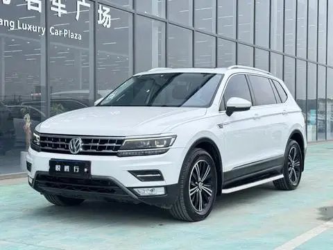 Volkswagen Tiguan L 2018 — фото 1