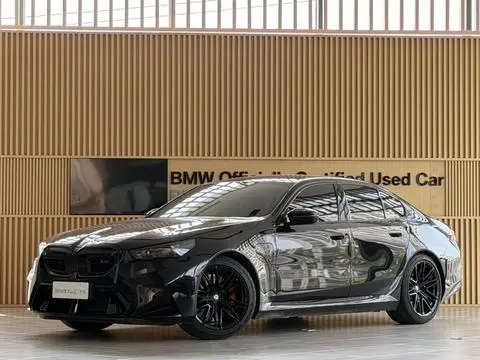 BMW M5 PHEV 2025
