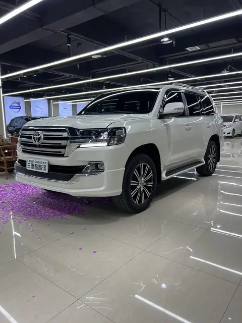Toyota 兰德酷路泽 2015