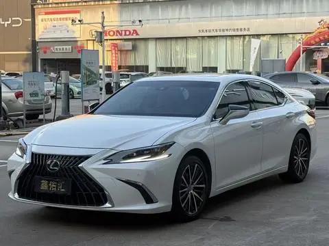 Lexus ES 2022