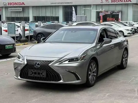 Lexus ES 2018