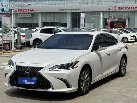 Lexus ES 2022