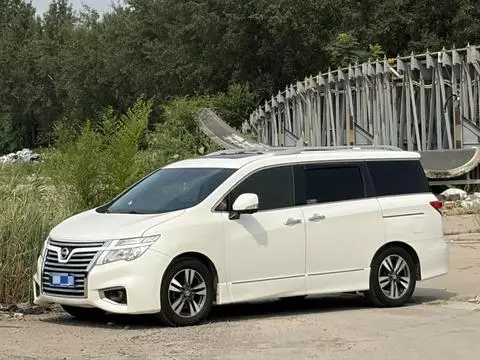 Nissan 贵士 2015
