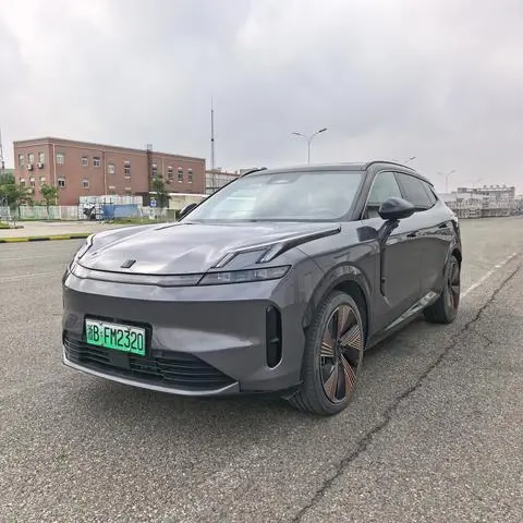 Lynk & Co 08 EM-P 2023