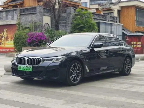BMW 5 Series PHEV 2022 — фото 1