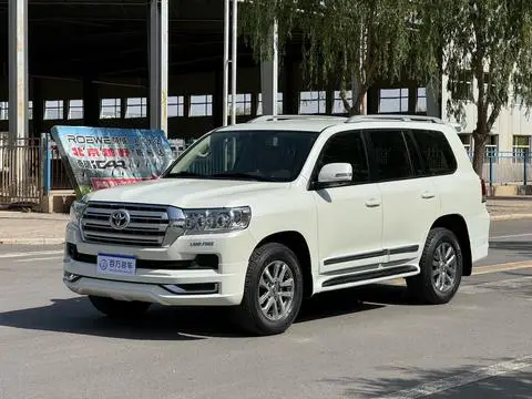 Toyota 兰德酷路泽 2016 — фото 1