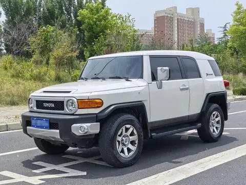 Toyota FJ 酷路泽 2022