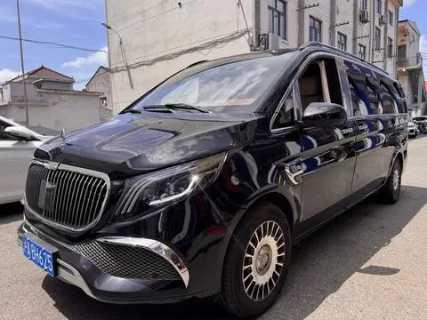 Mercedes-Benz 威霆 2023 — фото 1