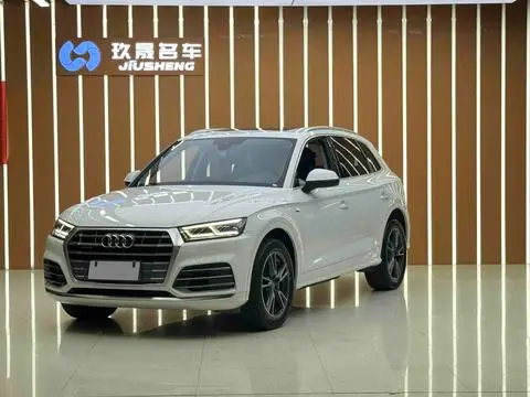 Audi Q5L 2020 — фото 1