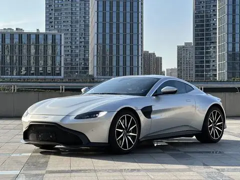 Aston Martin Vantage 2018 — фото 1