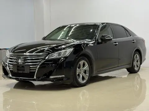 Toyota Crown 2015