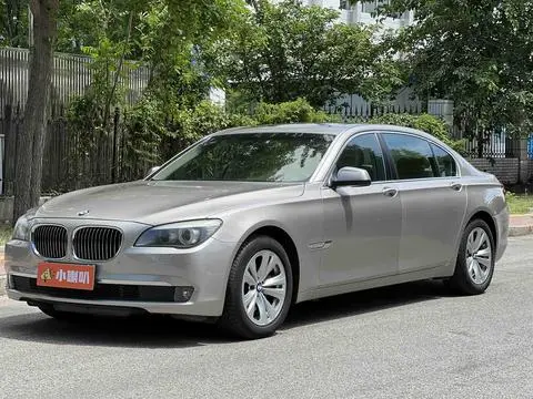 BMW 7 Series 2011 — фото 1