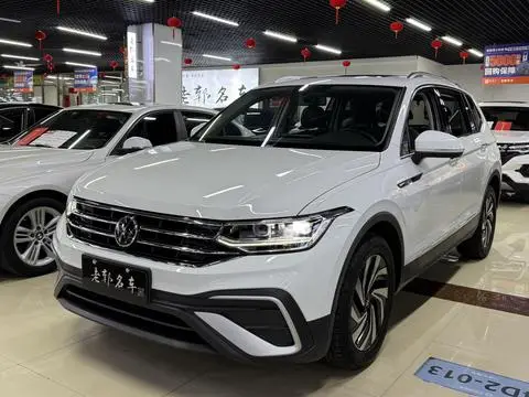 Volkswagen Tiguan L 2023 — фото 1