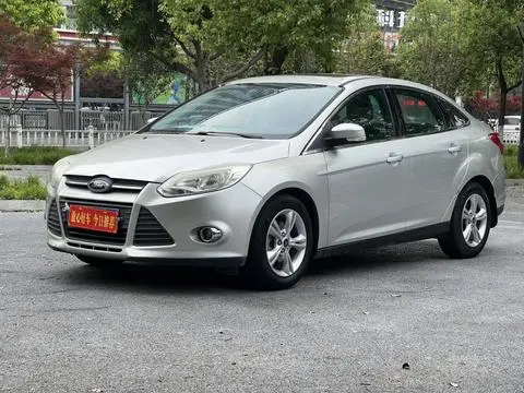 Ford Focus 2012 — фото 1