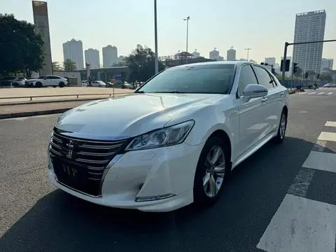 Toyota Crown 2015