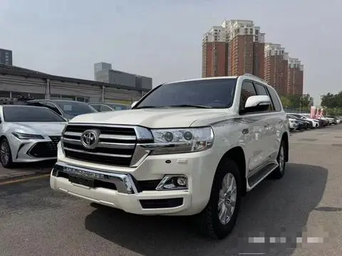 Toyota Land Cruiser 2020 — фото 1