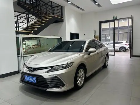Toyota Camry 2021 — фото 1