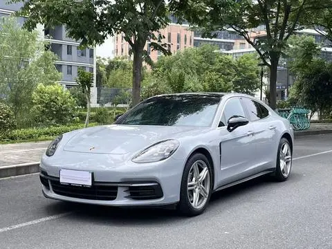 Porsche Panamera 2019 — фото 1