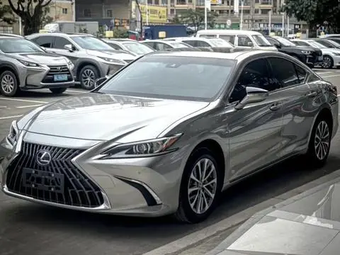 Lexus ES 2020