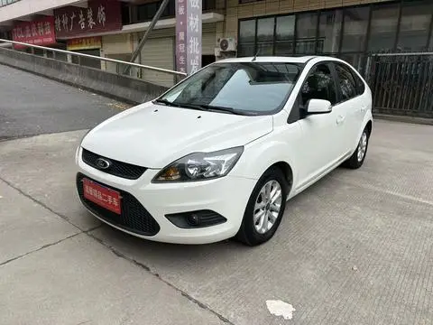 Ford Focus 2013 — фото 1