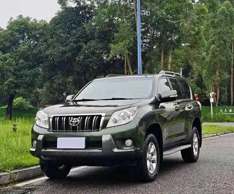 Toyota Prado 2010 — фото 1