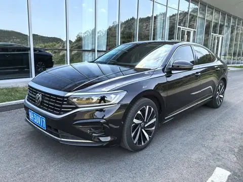 Volkswagen Passat 2023 — фото 1