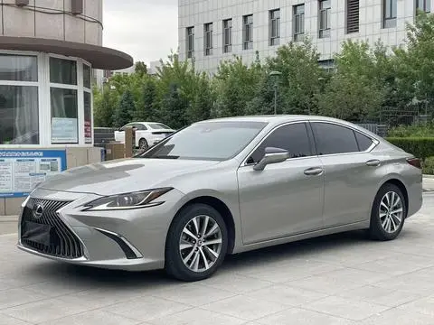 Lexus ES 2020