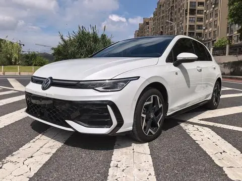 Volkswagen Golf 2025