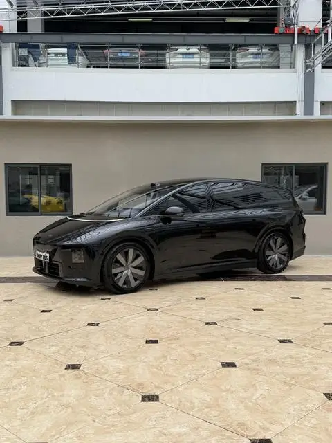 Li i8 2025