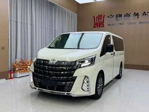 Toyota Hiace 2022 — фото 1