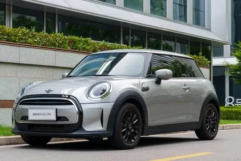 MINI MINI 2023