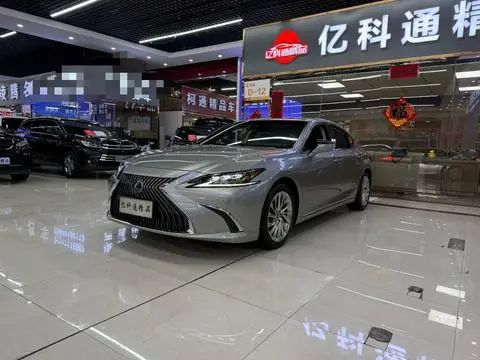 Lexus ES 2018
